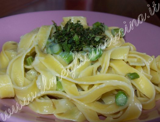 Aromatic pasta with asparagus