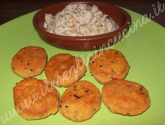 Frittelle di lenticchie rosse con chutney al cocco