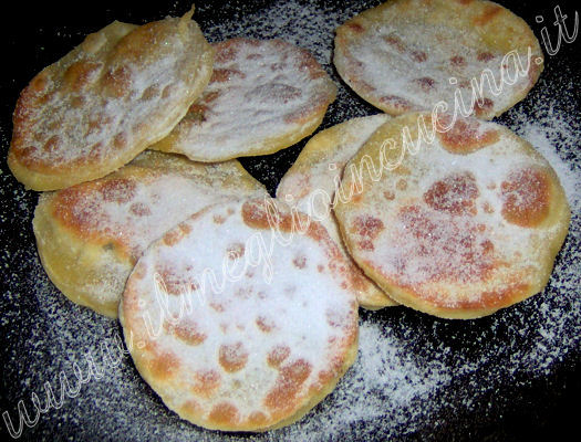 Gothaab (Frittelle dolci ripiene)