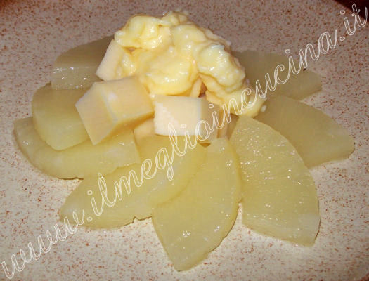 Insalata di ananas e formaggio