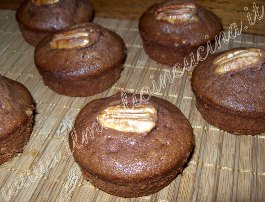 Muffin al cioccolato e noci californiane