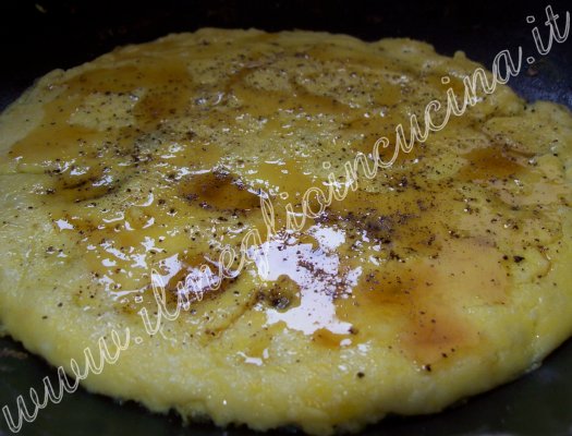 Omelette al pepe nero