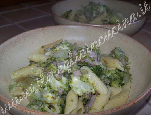 Pasta con broccoli e salsiccia