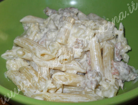 Pasta al ragù bianco di cavolfiore e salsiccia