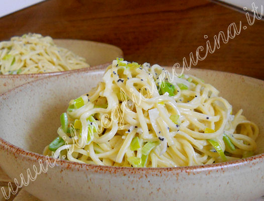 Pasta rustica con semi di papavero