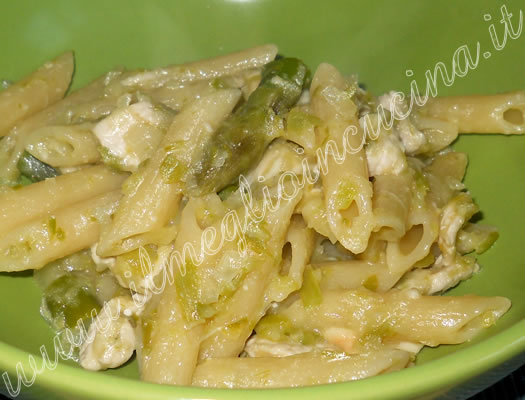 Pasta con tacchino e asparagi