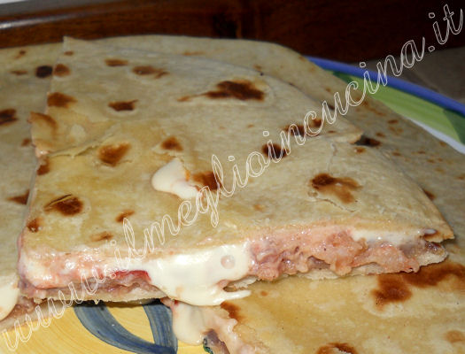 Piadine farcite alla salsiccia