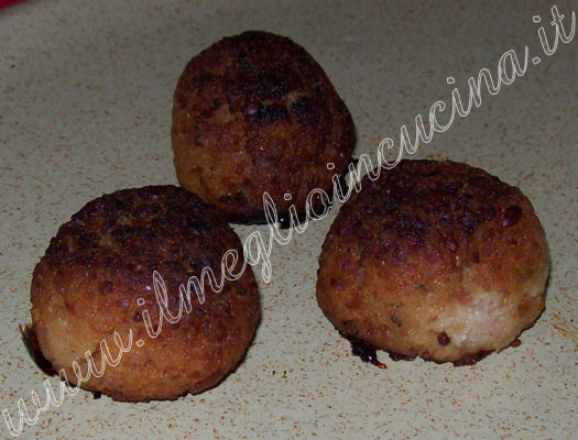 Ham fritters with honey