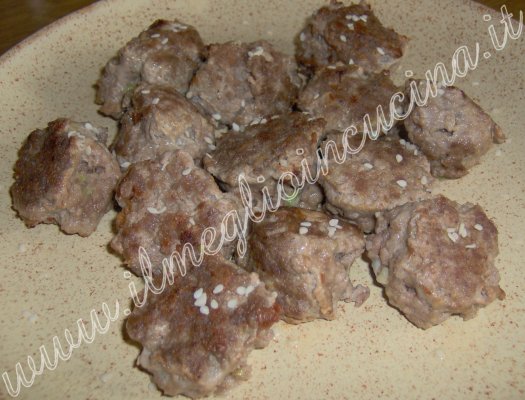 Meatballs with sesame flavour