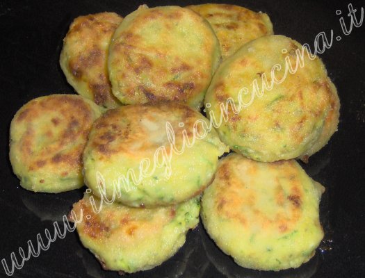Zucchini fritters (Keftedes)
