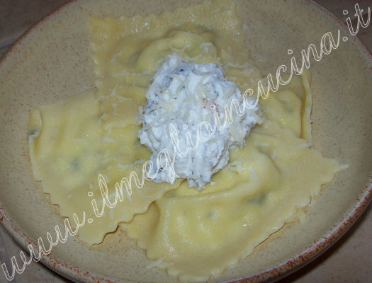 Ravioloni di ricotta e erbe