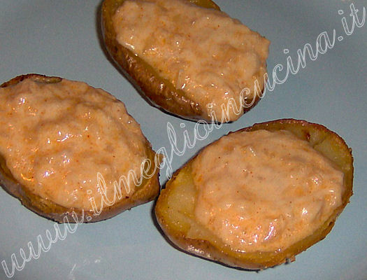 Salsa di formaggio piccante con patate