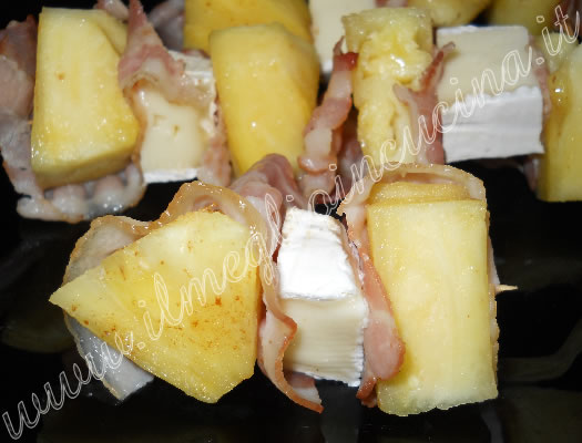 Spiedini di ananas e bacon