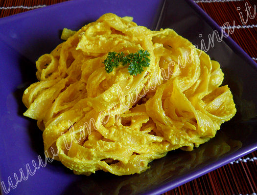 Tagliatelle alla ricotta e curcuma