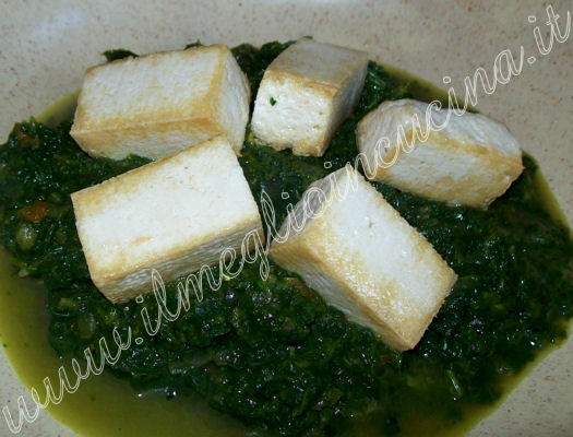 Tofu fritto con spinaci