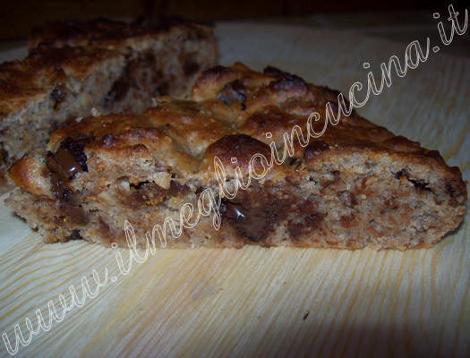 Torta di cioccolato, peperoncino e frutta secca