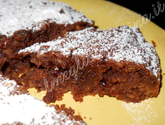 Torta di pane con cioccolato e noci